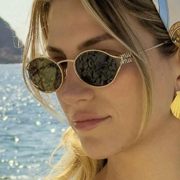 Sumer | Women's oval frame sunglasses with gold frame and brown/black lenses