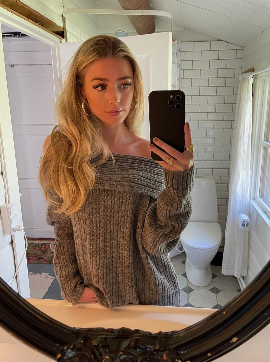 Reese | Women’s oversized knit with off-shoulder design