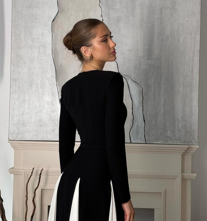 Paisley | Sleek spliced two-toned crewneck slim-fit maxi dress