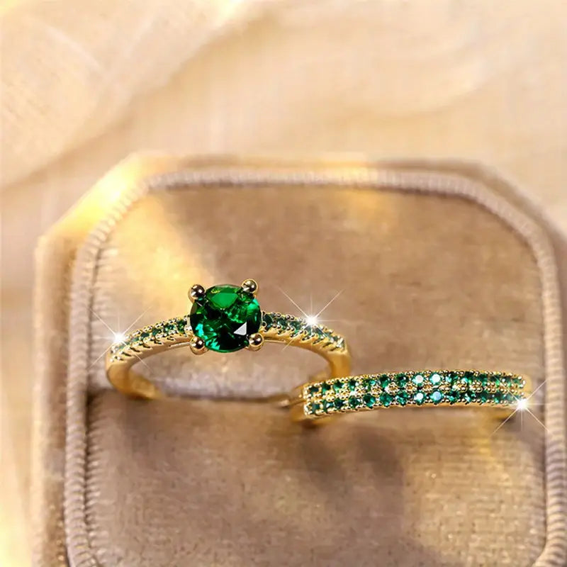 Choly | Women’s emerald green ring set with crystal accents