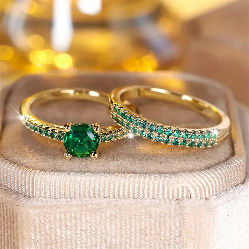 Choly | Women’s emerald green ring set with crystal accents