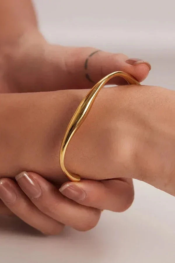 Aaliyah | Women's gold bangle elegant jewelry bracelet