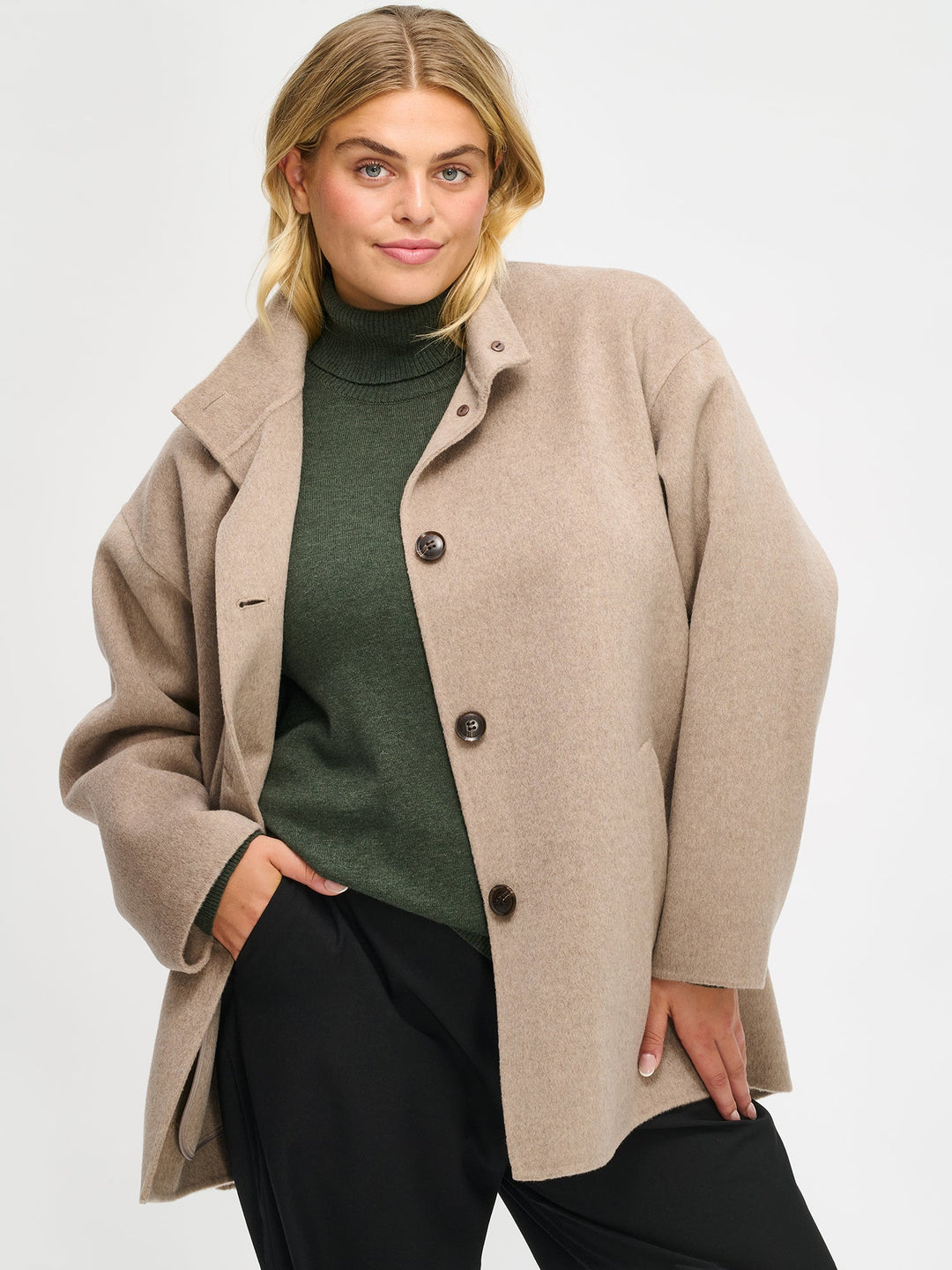 Dorothy | Women’s short wool-blend coat with stand collar