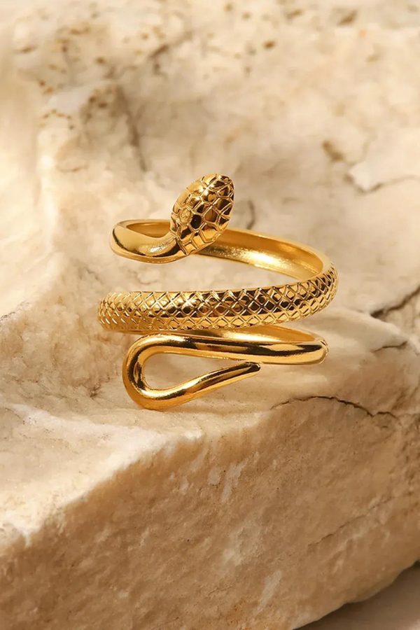 Dakota | Women's statement ring with sculpted snake