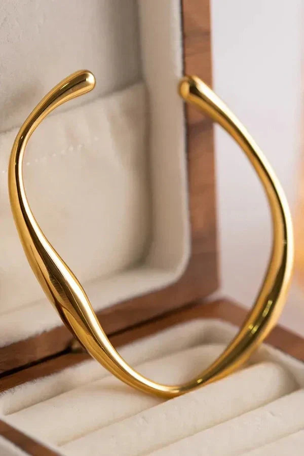 Aaliyah | Women's gold bangle elegant jewelry bracelet