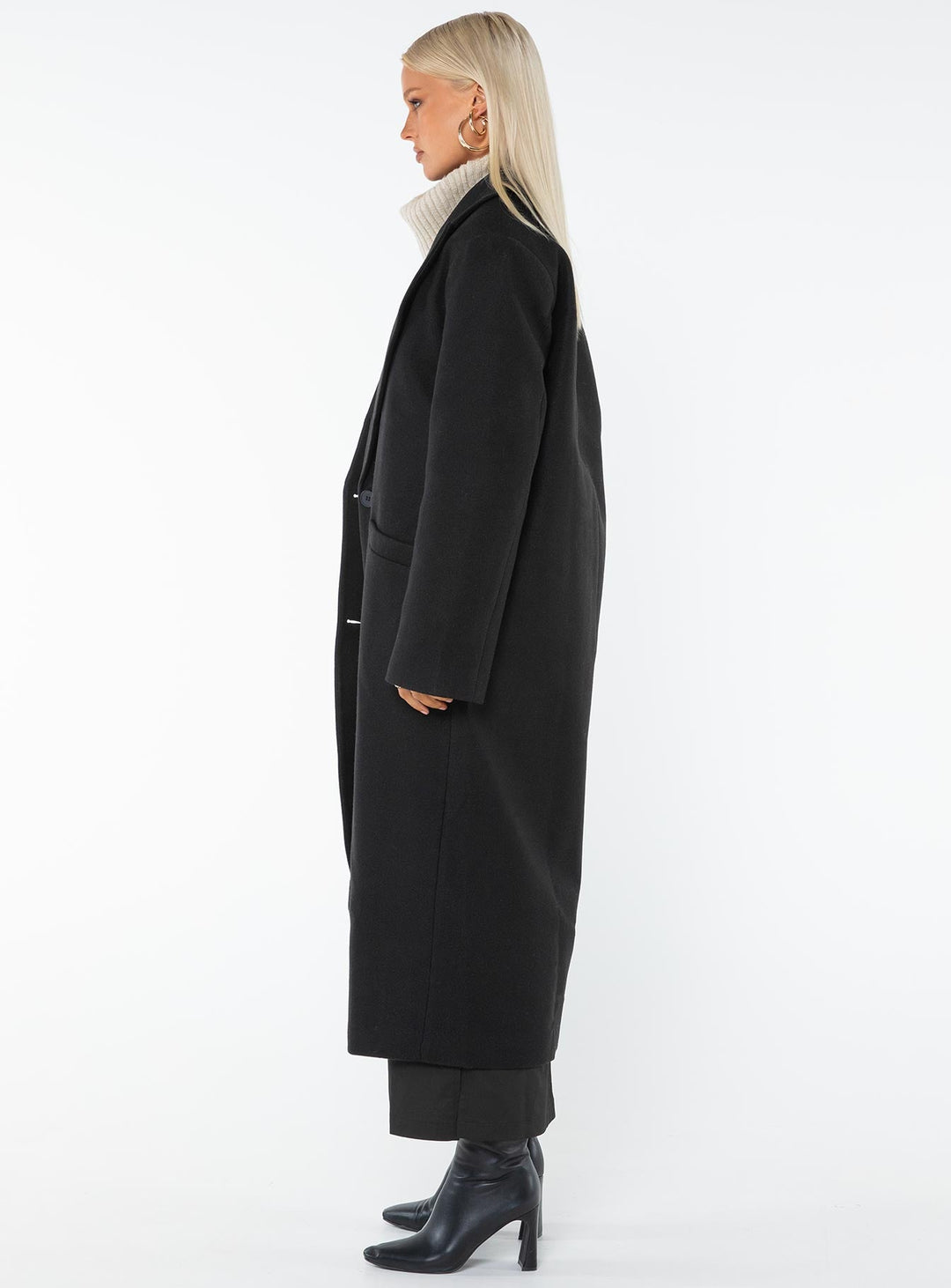 Eunee | Women’s long coat with lapel collar and front pockets