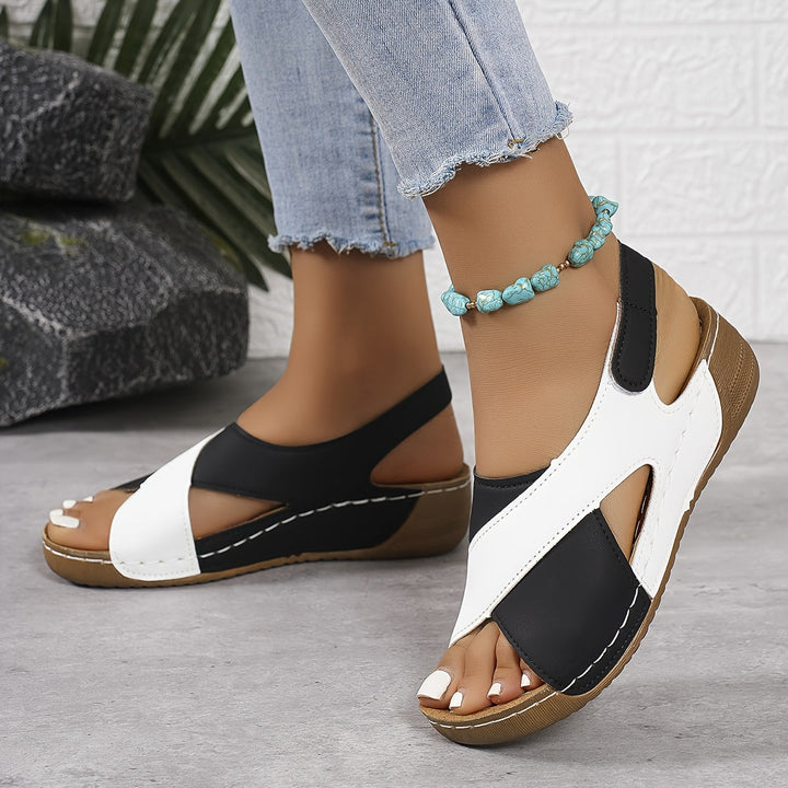 Aurelia | Women's strapped sandals with sculpted footbed