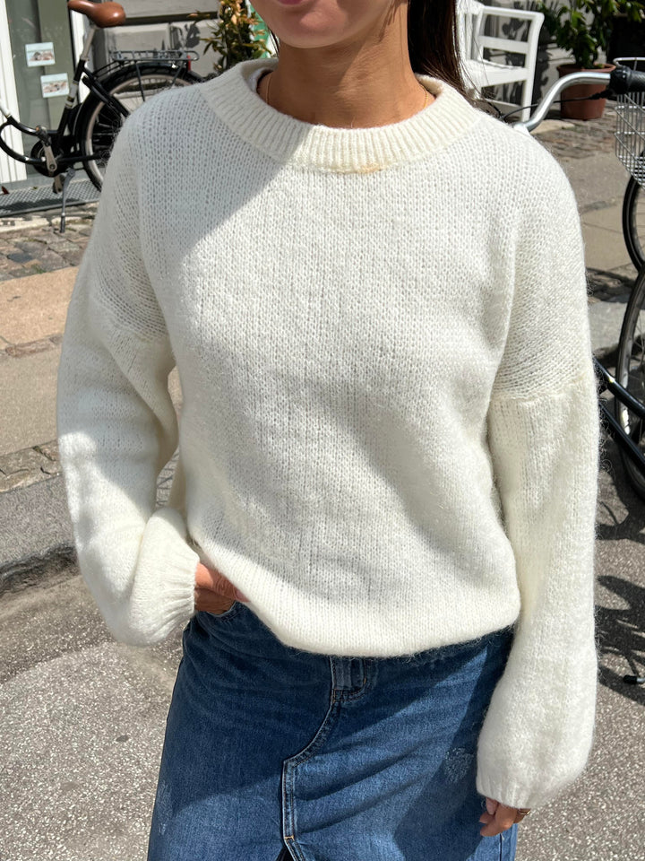 Blair | Women’s oversized knit with balloon sleeve design