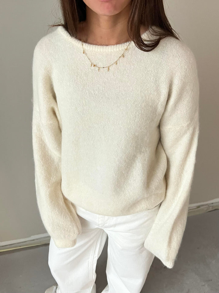 Tessa | Women’s knit sweater with oversized fit design