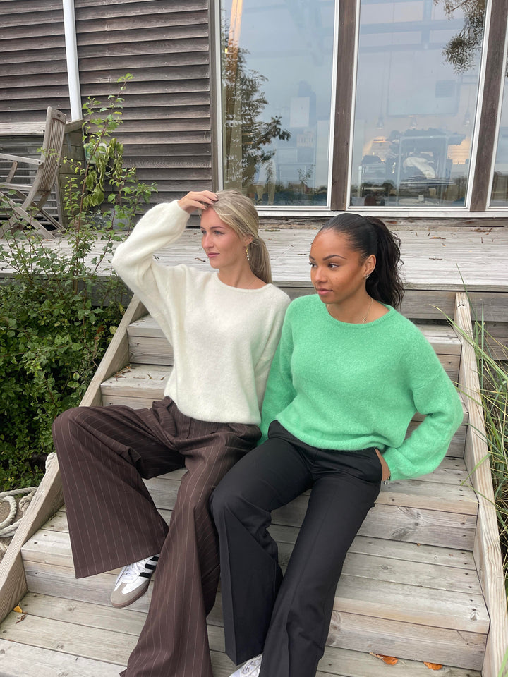 Tessa | Women’s knit sweater with oversized fit design