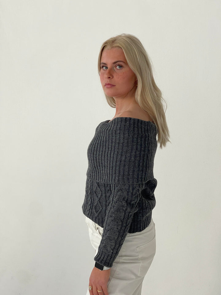 Lorelai | Women’s knit blouse with off-shoulder design
