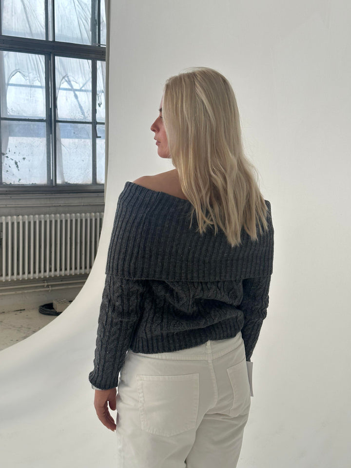 Lorelai | Women’s knit blouse with off-shoulder design