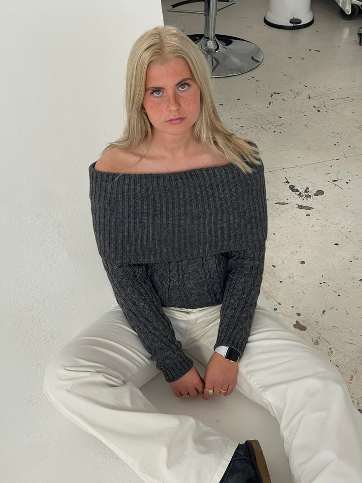 Lorelai | Women’s knit blouse with off-shoulder design