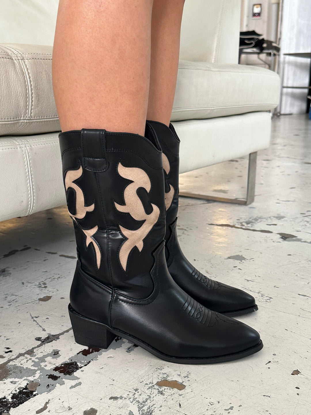 Melody | Women’s cowboy boots with beige pattern and mid-shin fit