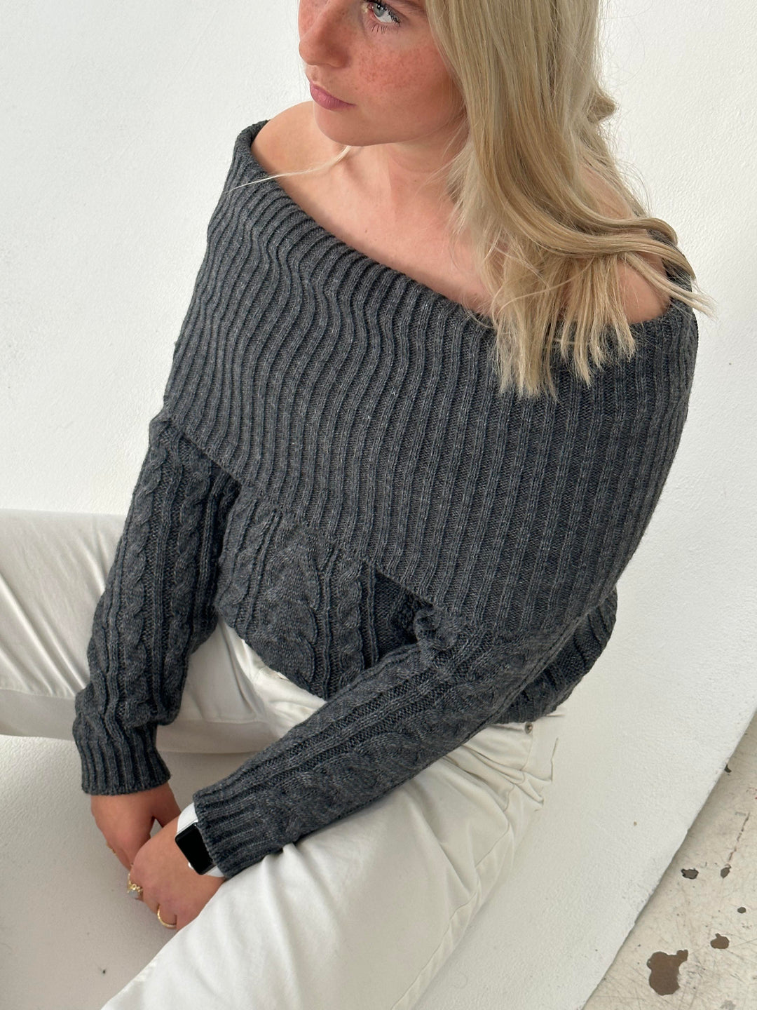 Lorelai | Women’s knit blouse with off-shoulder design