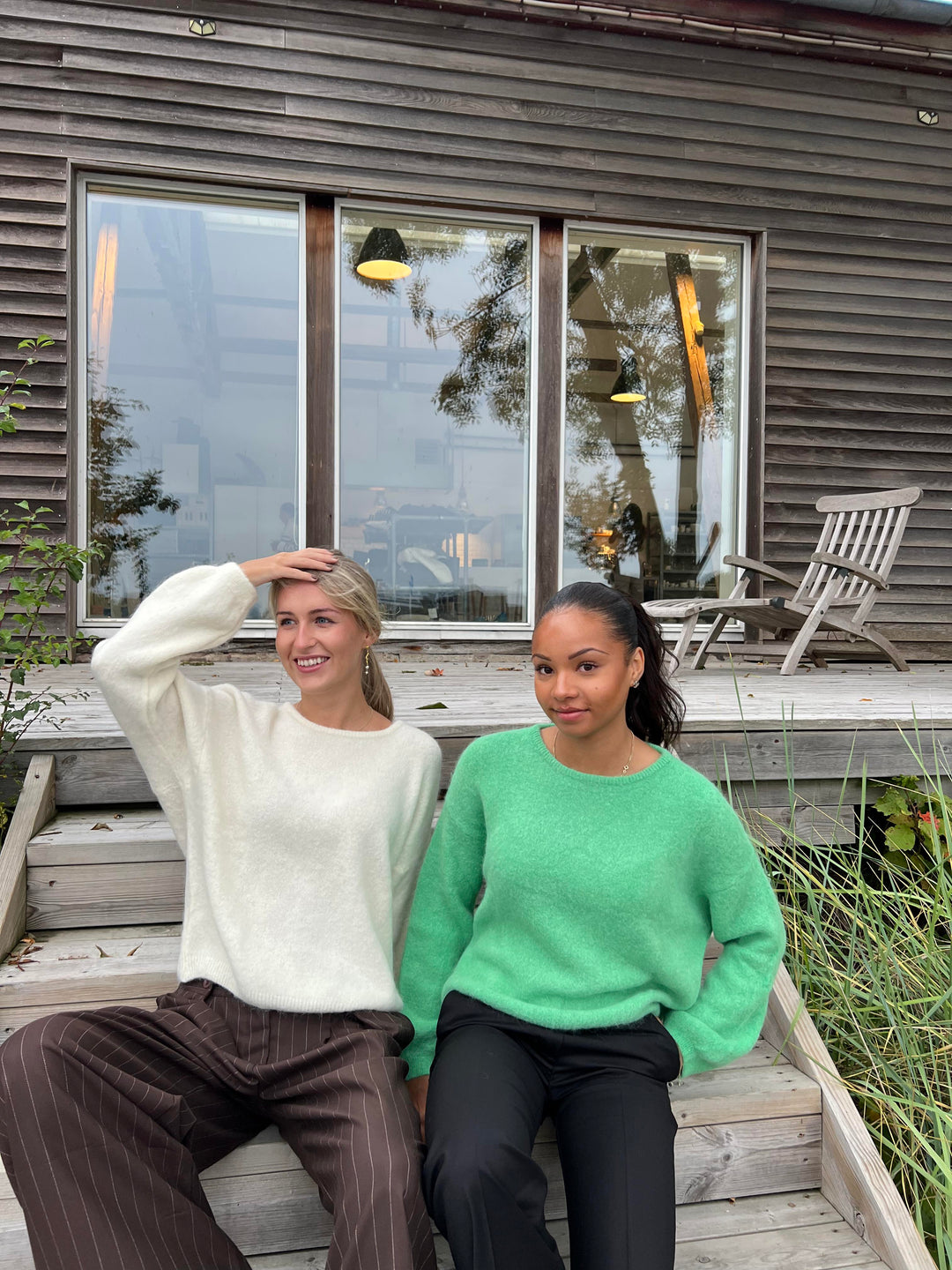 Tessa | Women’s knit sweater with oversized fit design