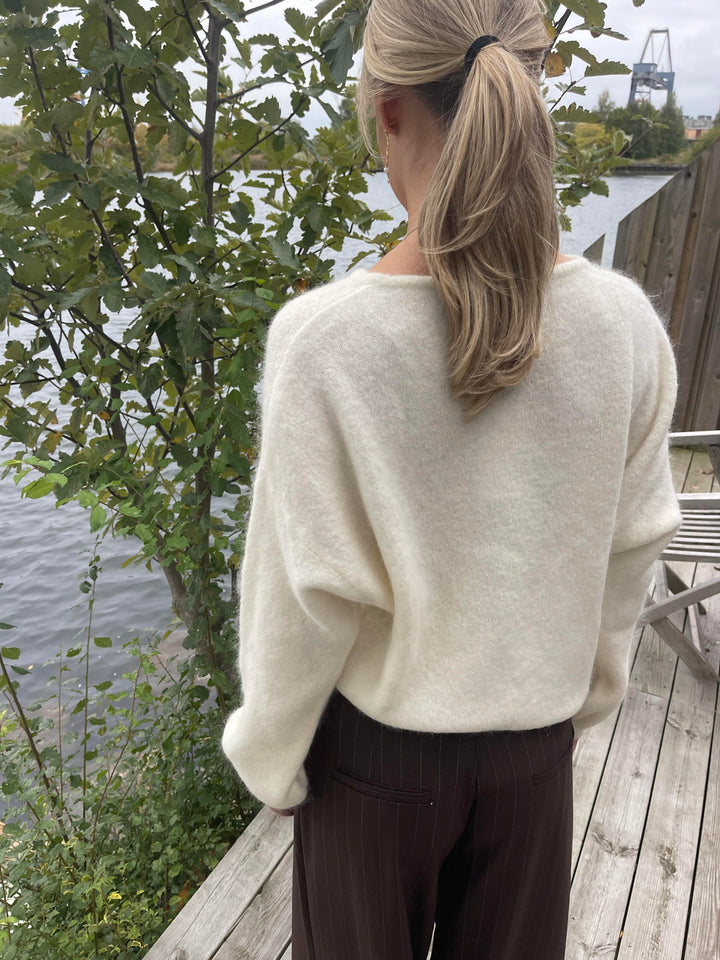 Tessa | Women’s knit sweater with oversized fit design