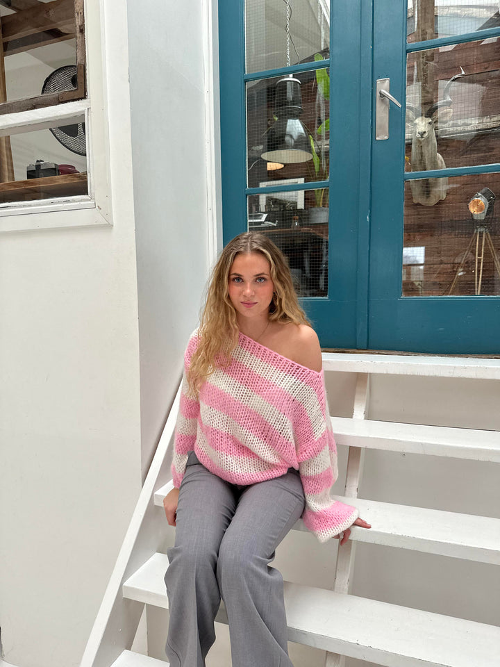 Evelyn | Women’s knit sweater with oversized round neck design