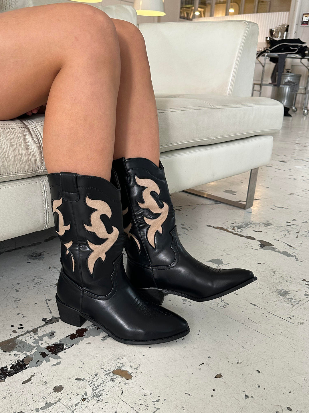 Melody | Women’s cowboy boots with beige pattern and mid-shin fit