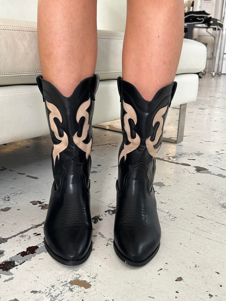 Melody | Women’s cowboy boots with beige pattern and mid-shin fit