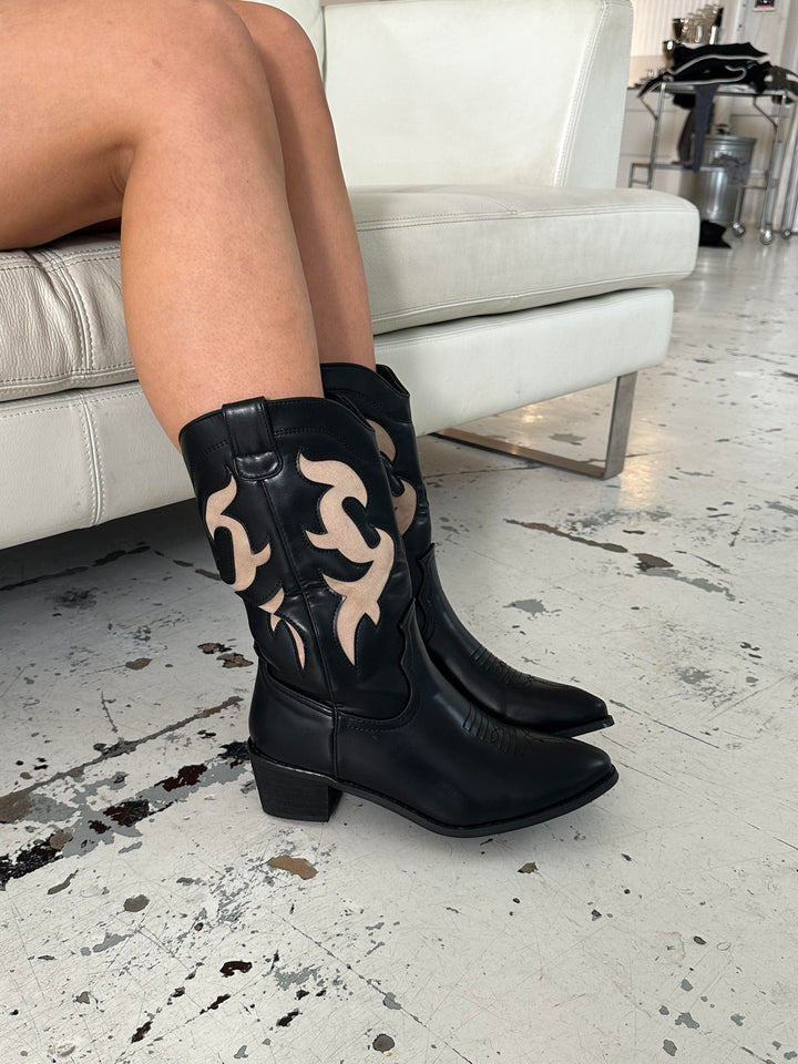 Melody | Women’s cowboy boots with beige pattern and mid-shin fit