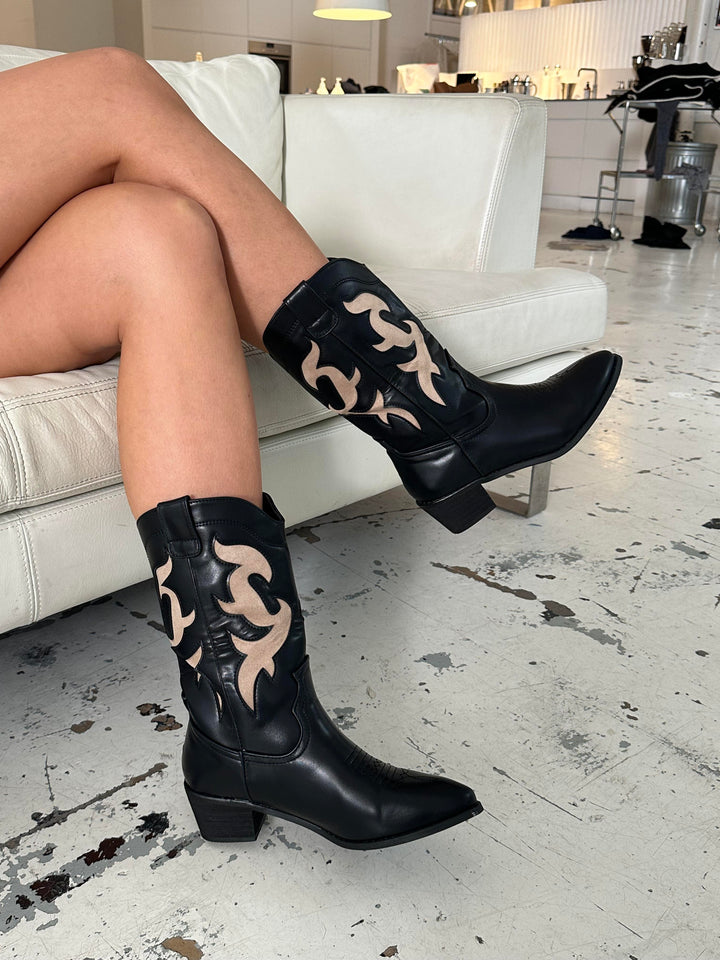 Melody | Women’s cowboy boots with beige pattern and mid-shin fit
