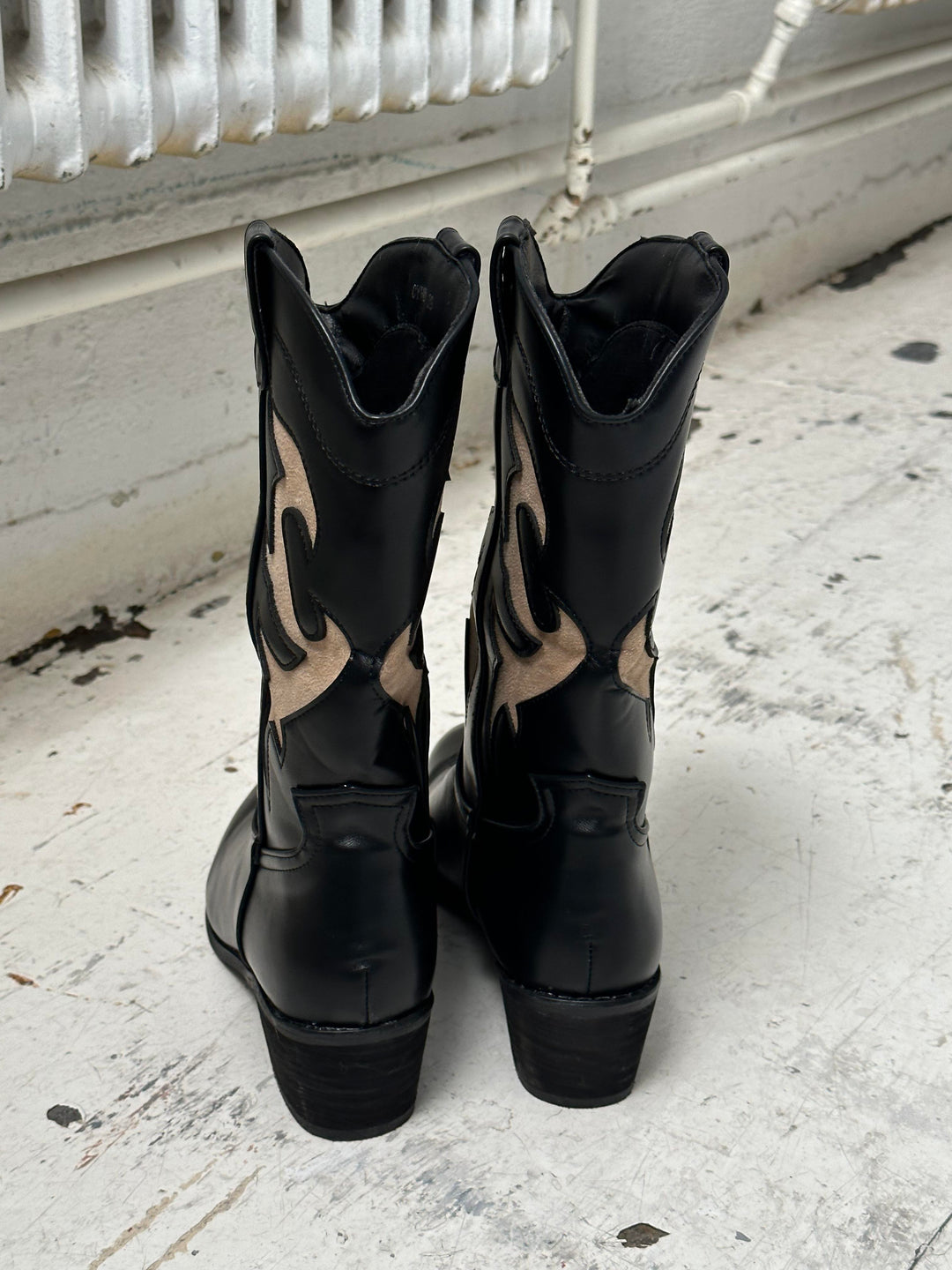 Melody | Women’s cowboy boots with beige pattern and mid-shin fit