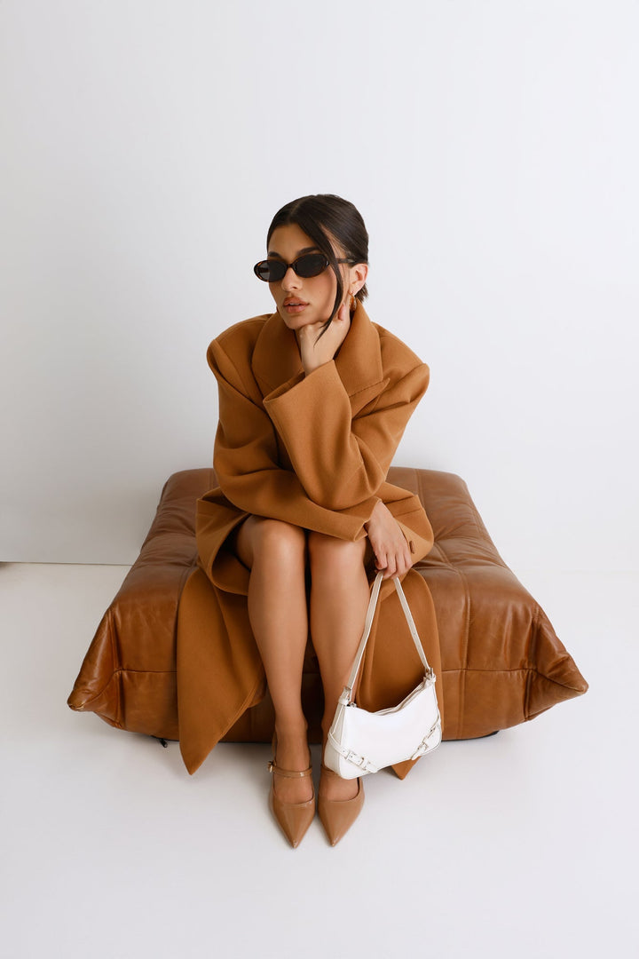 Donna | Women’s structured shoulder bag with buckle strap details