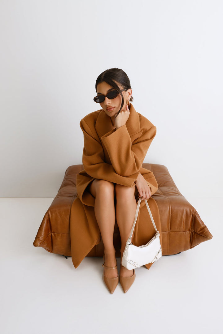 Donna | Women’s structured shoulder bag with buckle strap details