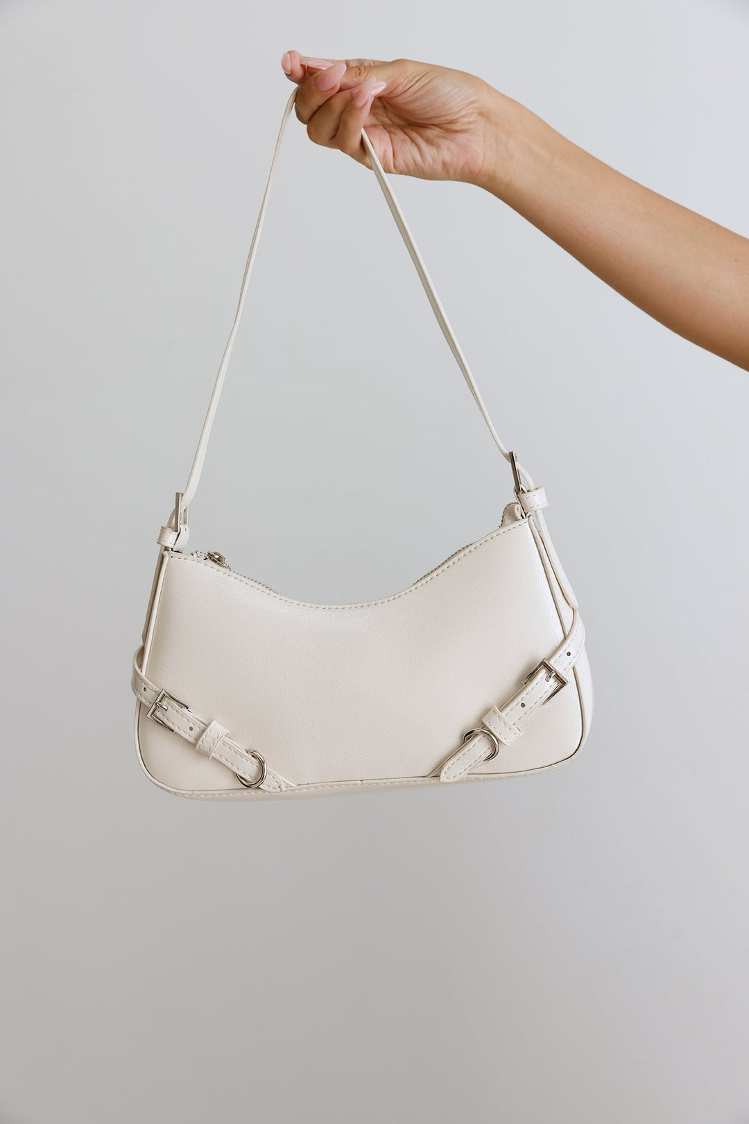 Donna | Women’s structured shoulder bag with buckle strap details