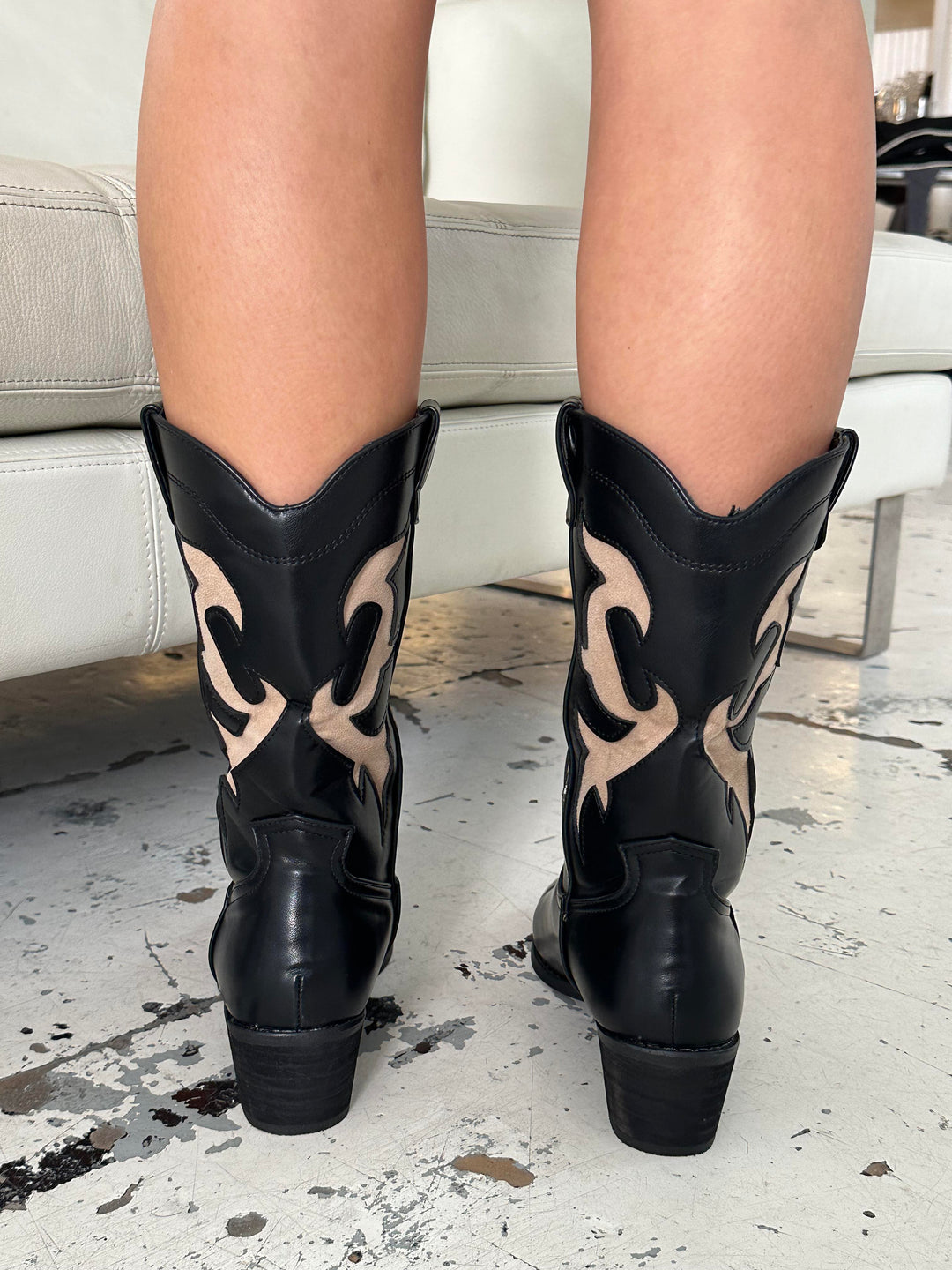 Melody | Women’s cowboy boots with beige pattern and mid-shin fit