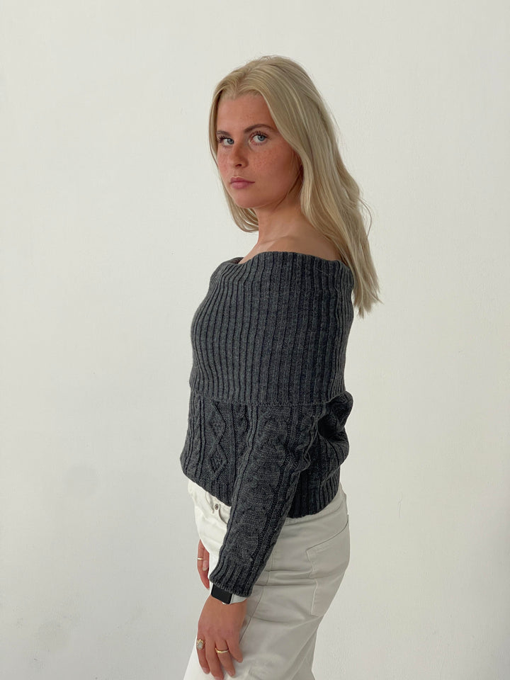 Lorelai | Women’s knit blouse with off-shoulder design