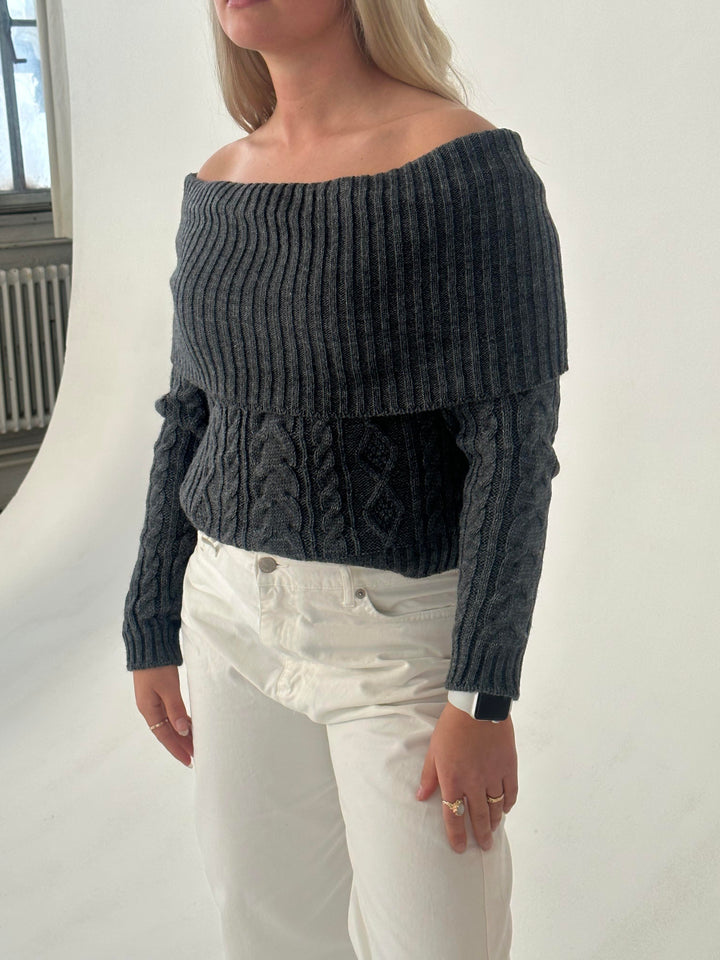 Lorelai | Women’s knit blouse with off-shoulder design