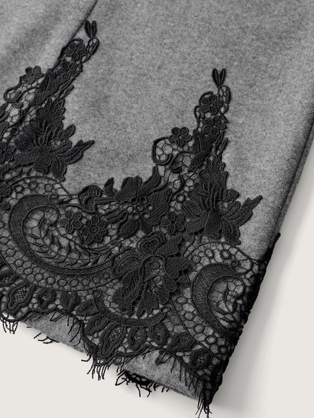 Wanda | Women’s color contrast belted lace jacket