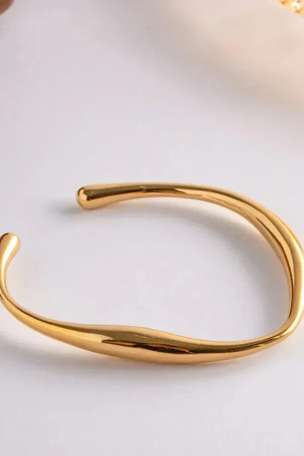 Aaliyah | Women's gold bangle elegant jewelry bracelet