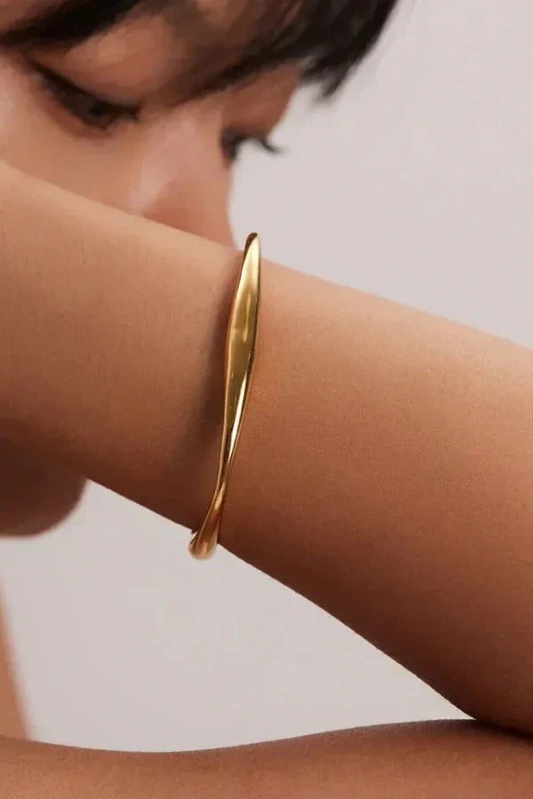 Aaliyah | Women's gold bangle elegant jewelry bracelet