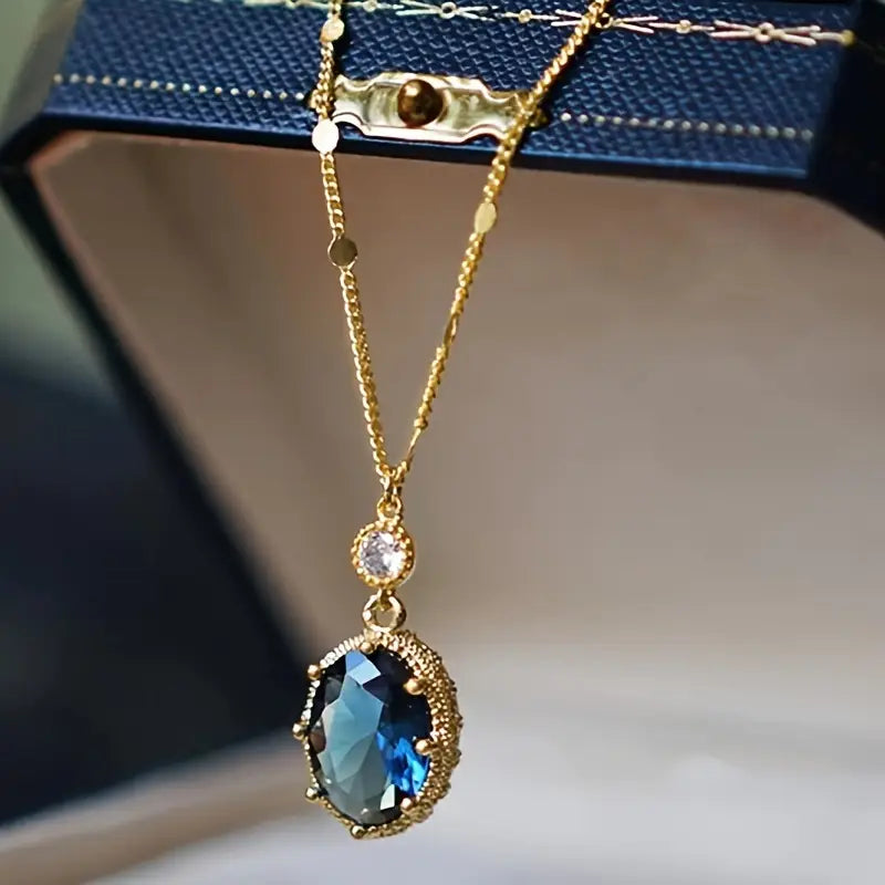 Tessa | Women’s necklace with oval gemstone pendant and gold chain