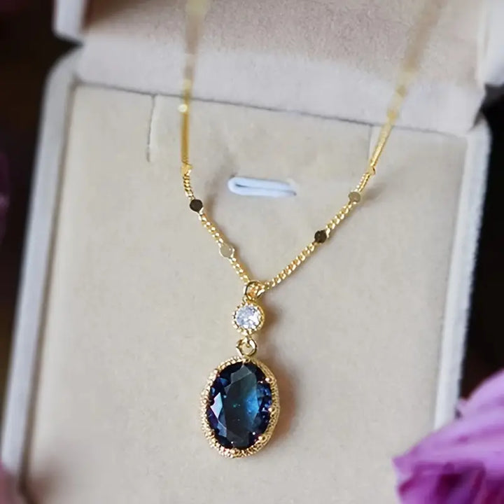 Tessa | Women’s necklace with oval gemstone pendant and gold chain