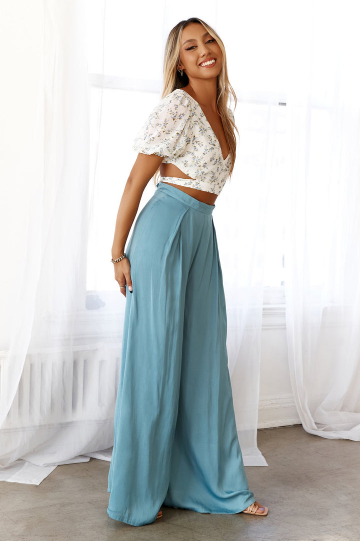 Vania | Women’s high-waisted wide-leg pants with pleated detail