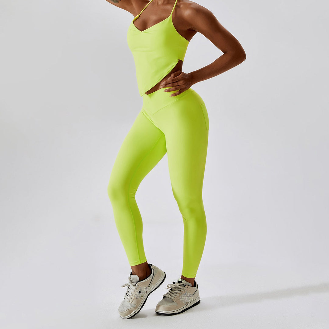 Regin | Women’s leggings with v-waist and back pocket detail