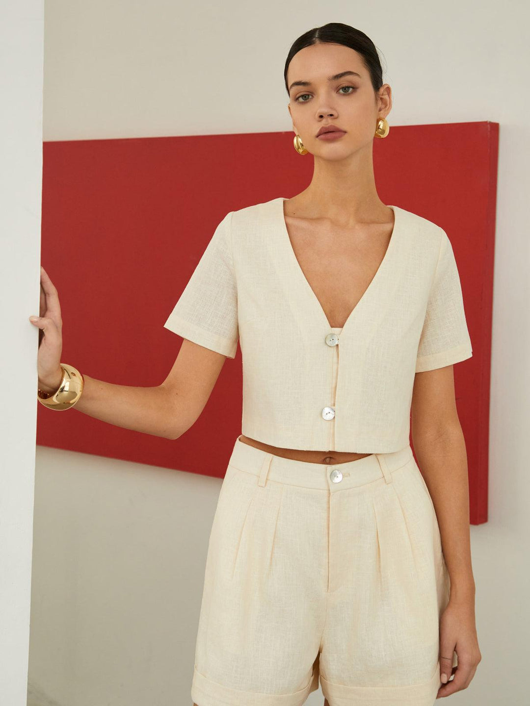 Mina | Women’s two-piece short set with v-neck crop top and pleated shorts