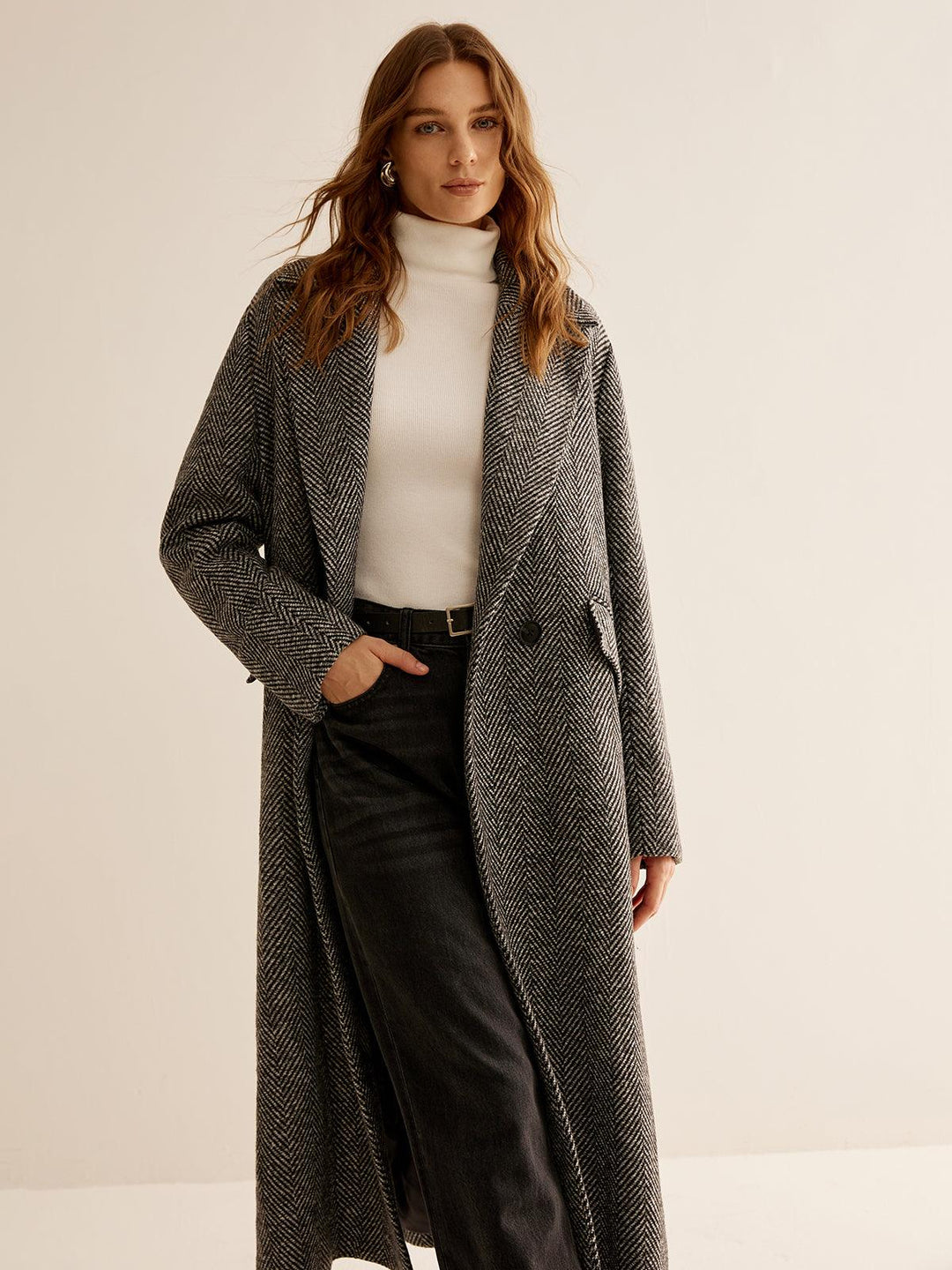 Sophie | Women’s versatile long trench coat with herringbone pattern and wide lapels