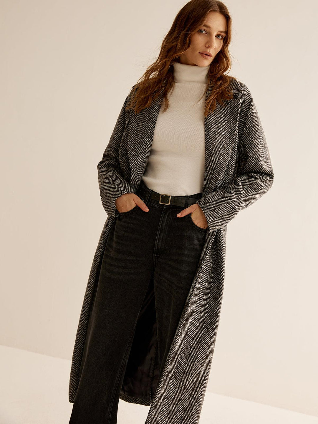 Sophie | Women’s versatile long trench coat with herringbone pattern and wide lapels