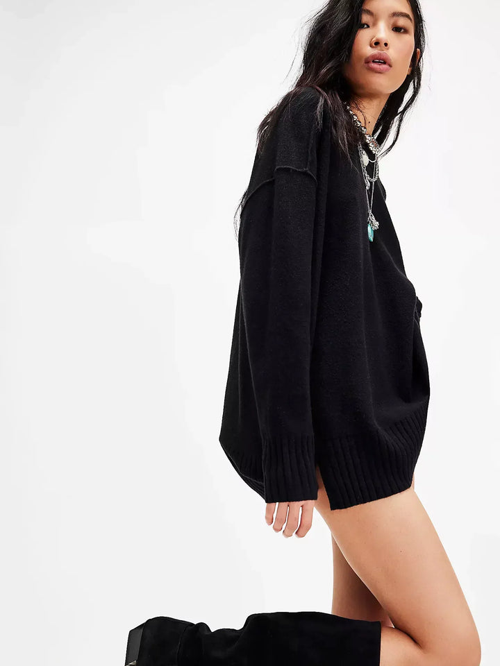 Lira | Women’s lace mini skirt with pleated design