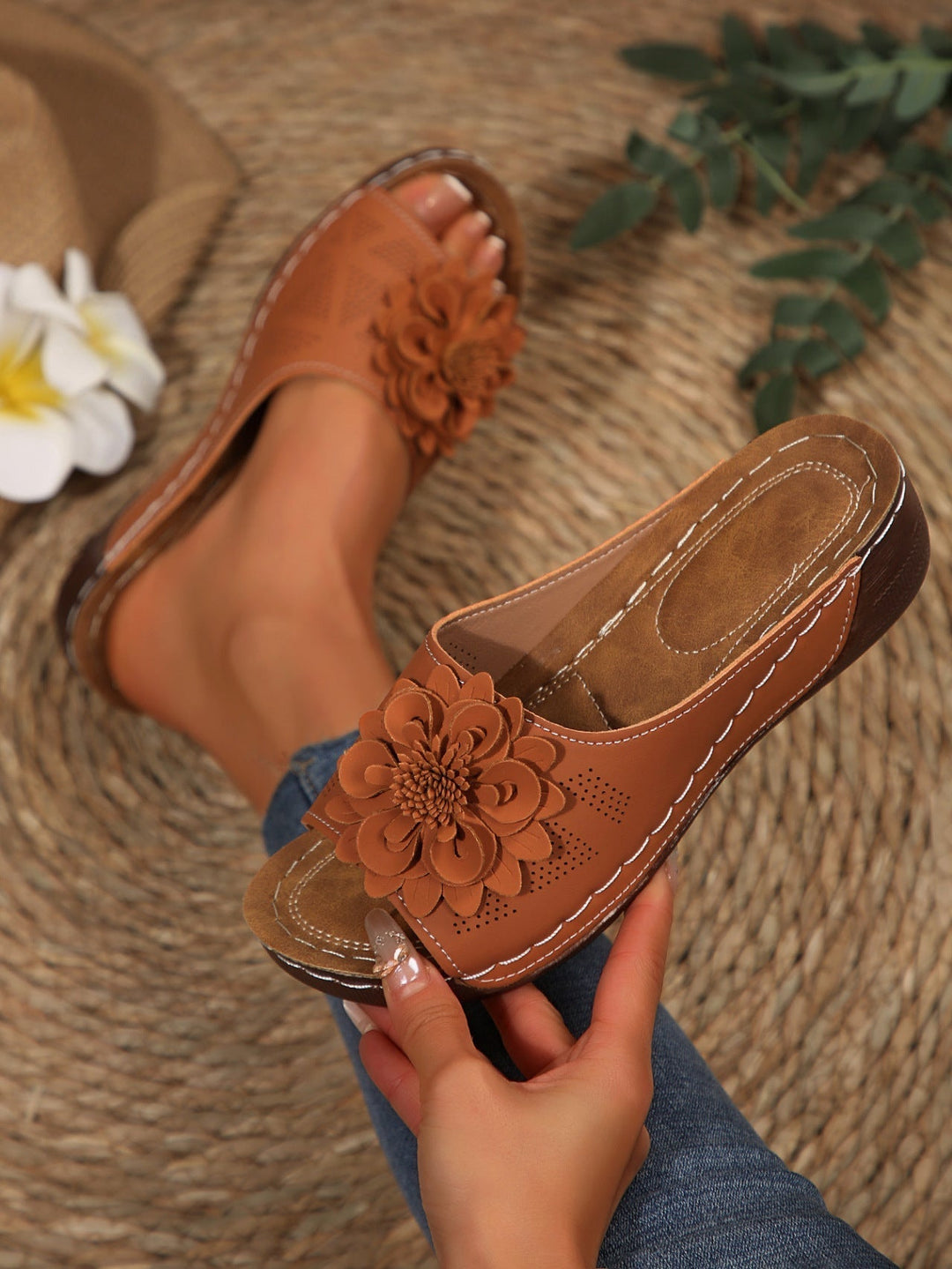 Ave | Women’s slip-on wedge sandals with floral applique