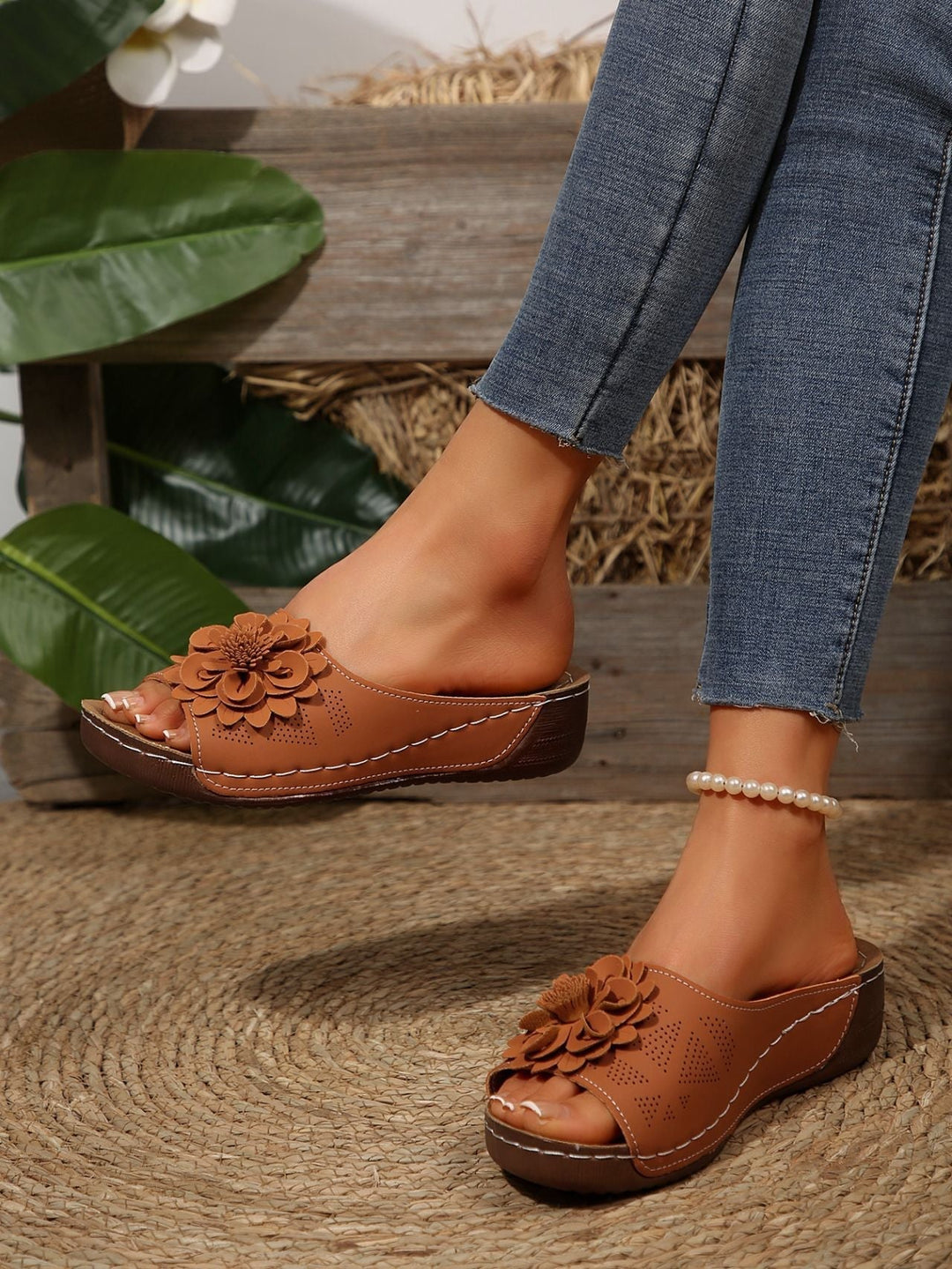 Ave | Women’s slip-on wedge sandals with floral applique