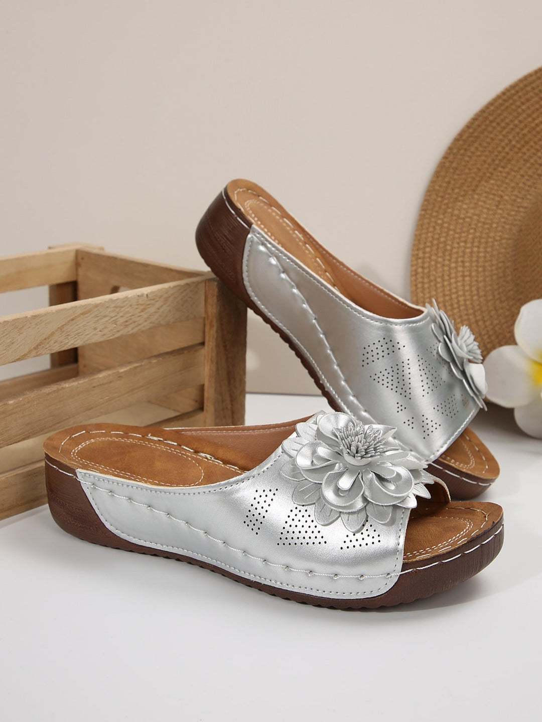 Ave | Women’s slip-on wedge sandals with floral applique