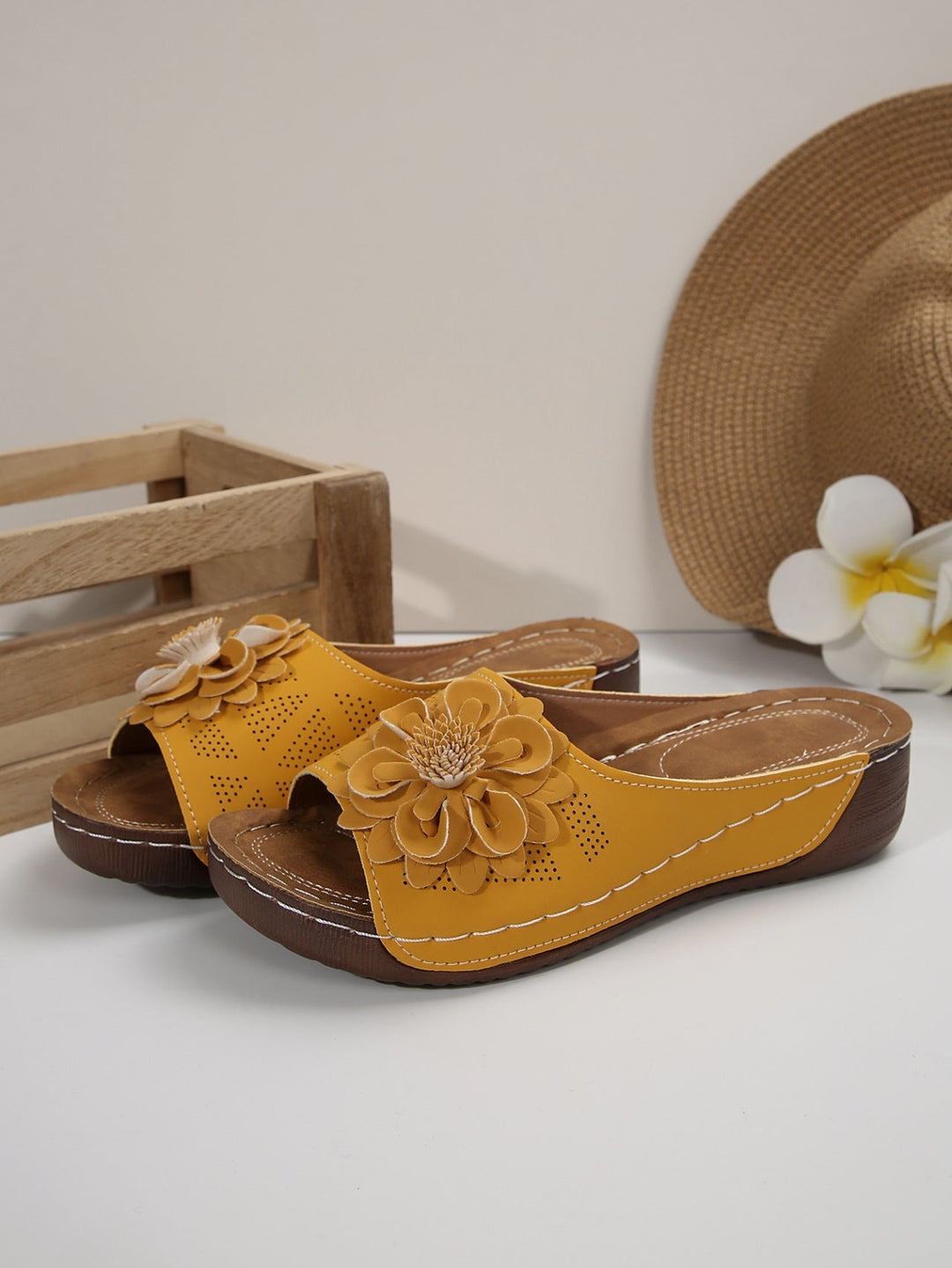 Ave | Women’s slip-on wedge sandals with floral applique