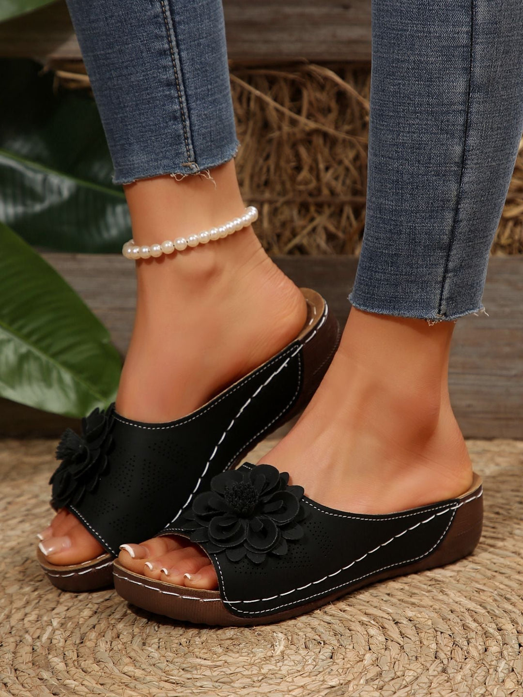 Ave | Women’s slip-on wedge sandals with floral applique