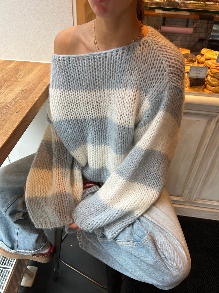 Celeste | Women’s knit sweater with oversized round neck design